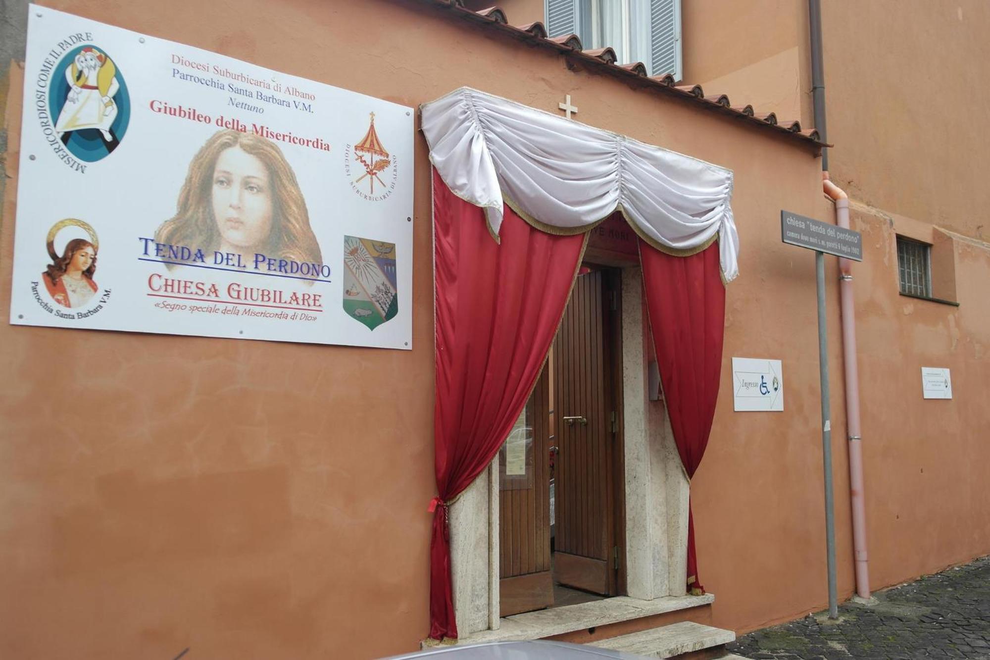 Terrazza A Nettuno E Chiesa Giubilare Santa Maria Goretti Ngoại thất bức ảnh